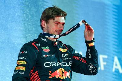 WK-stand Formule 1 | Max Verstappen deelt meteen grote dreun uit, Charles Leclerc met lege handen