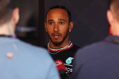 ‘Vechter’ Lewis Hamilton over geruchten: ‘Afscheid? Na een moeilijk jaar ben ik er nog’