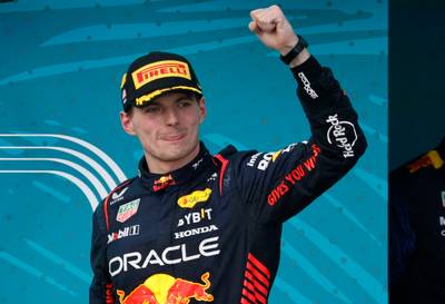 Max Verstappen glundert na zege: ‘Ik heb genoten, het was een hele sterke race’