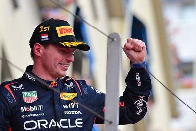 Max Verstappen na zege in ‘hectische’ race: ‘Ik was blij dat het voorbij was’