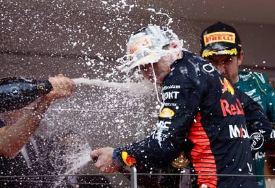 WK-stand Formule 1 | Max Verstappen domineert in nat Monaco en slaat enorm gat in kampioenschap