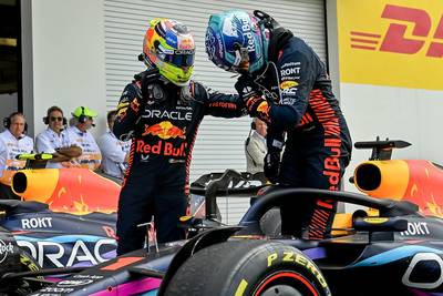 Max Verstappen deelt met magistrale prestatie in Miami ferme tik uit aan Sergio Pérez