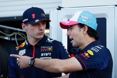 Max Verstappen kijkt uit naar nieuwe strijd met Sergio Pérez: ‘Wij moeten het op het circuit uitvechten’