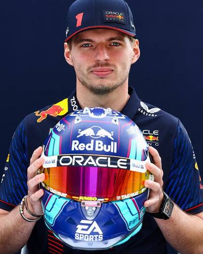 Max Verstappen showt zijn speciale helm voor Grand Prix Miami