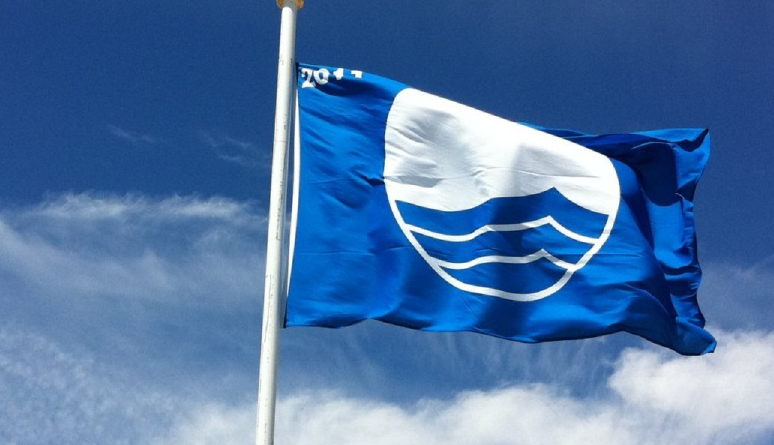 Blauwe vlag voor gemeentehaven Huizen