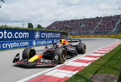 Max Verstappen wint eenzame race in Canada en evenaart legendarische Ayrton Senna