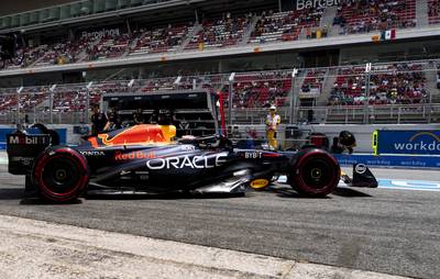 Grappende Max Verstappen heerst in Barcelona: ‘Positief verrast door de inhaalmogelijkheden’