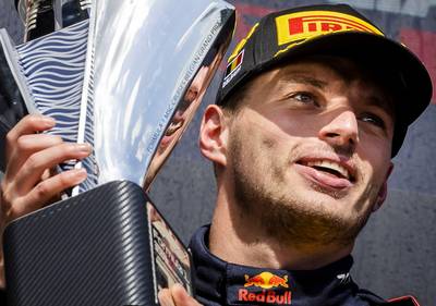 Buitenlandse media prijzen geniale Verstappen: ‘Hij glijdt van de achtbaan der triomfen’