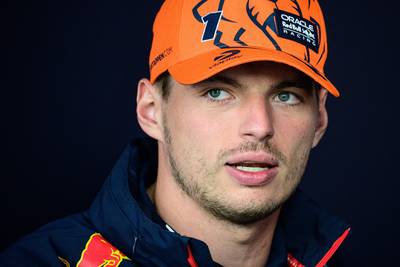 Max Verstappen moet in achtervolging tijdens GP België na gridstraf van vijf plekken