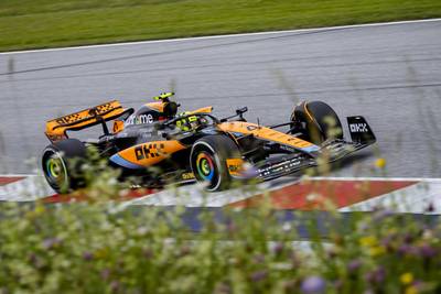 McLaren met nostalgische chroomauto in Britse Grand Prix: ‘Dit brengt mooie herinneringen naar boven’