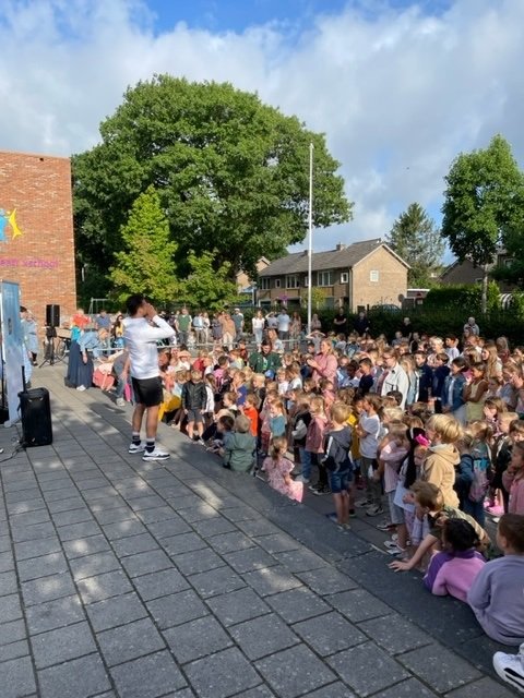 Fleur van der Kleij aanwezig bij afsluiting project Gezonde school op Beatrixschool