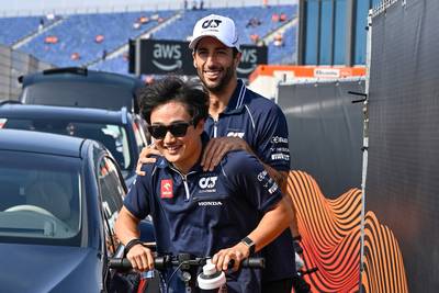 Daniel Ricciardo wilde Nyck de Vries pas na zomer vervangen: ‘Achteraf heel blij met ongebruikelijke beslissing’