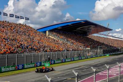 Iedereen verwacht een zondags ritje voor Verstappen op zijn Zandvoort: ‘Max gaat zwaaien naar het publiek’