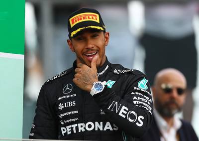 Lewis Hamilton blijft trouw aan Mercedes en verlengt contract: ‘We zijn hongeriger dan ooit’