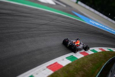 Max Verstappen eindigt als vijfde en ziet teamgenoot Sergio Pérez crashen in tweede vrije training op Monza