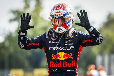 Foutloze Max Verstappen schrijft historie op Monza en is eerste F1-coureur ooit met tien zeges op rij