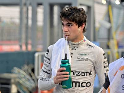 FIA geeft Lance Stroll officiële waarschuwing na bizar interview en duwen van eigen coach