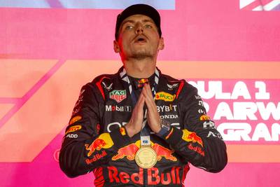 Diepe buiging voor wereldkampioen Max Verstappen: ‘Een van de grootste talenten ooit in deze sport’