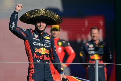 Met speels gemak: Max Verstappen scherpt in Mexico eigen record aan met zestiende zege van het seizoen