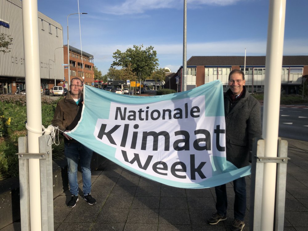 Klimaatburgemeesters hijsen vlag Nationale Klimaatweek