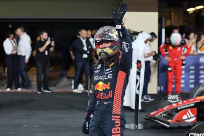 Vier op een rij! Max Verstappen speelt troefkaart uit en pakt wéér pole position in Abu Dhabi