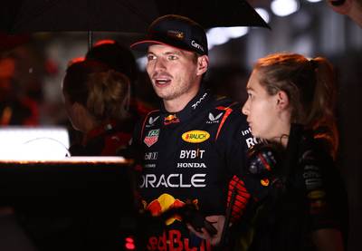 Storm, regen, rode vlag en pole voor Max Verstappen: ‘Wat ik tijdens mijn rondje voelde, was schokkend’