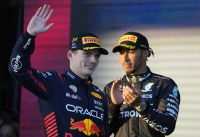 Hoe het komt dat Max Verstappen 23 miljoen euro aan bonussen opstreek en Lewis Hamilton … 0 euro