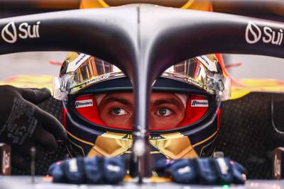 Max Verstappen valt in de prijzen na historisch seizoen: Nederlander opnieuw autocoureur van het jaar