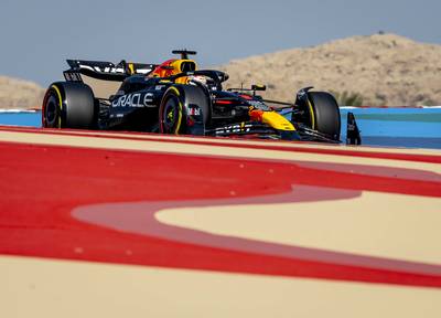 Max Verstappen klaagt tijdens eerste training in Bahrein, Daniel Ricciardo klokt snelste tijd