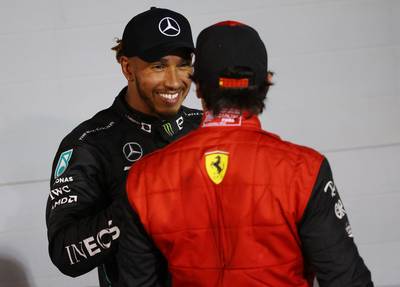 Lewis Hamilton maakt sensationele overstap van Mercedes naar Ferrari: ‘Tijd is rijp’