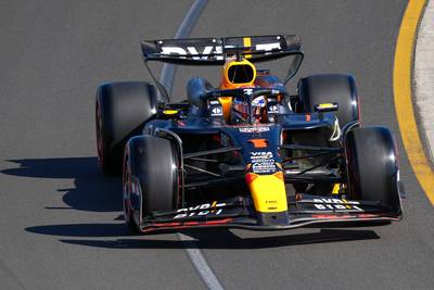 Max Verstappen steekt Carlos Sainz de loef af en grijpt in Australië derde pole van het seizoen