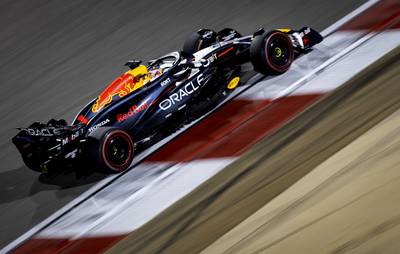 Foutloze Max Verstappen direct klasse apart bij een-tweetje Red Bull in openingsrace Bahrein