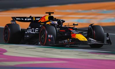 Max Verstappen grijpt met overmacht eerste pole in Saoedi-Arabië: ‘Het is crazy hoe snel je hier gaat’