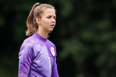 Grote zorgen om AZ-keepster Femke Liefting na botsing met Ajax-aanvalster Chasity Grant