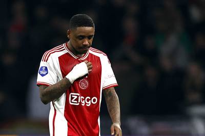 Ajax-captain Steven Bergwijn moet één duel brommen na rode kaart tegen Excelsior