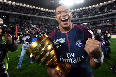 Weg naar Real Madrid ligt open: Kylian Mbappé kondigt vertrek bij Paris Saint-Germain aan