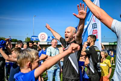 Spakenburg ontploft: historische titel in de tweede divisie is binnen