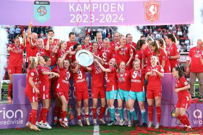 Driemaal is scheepsrecht: FC Twente Vrouwen voor negende keer landskampioen