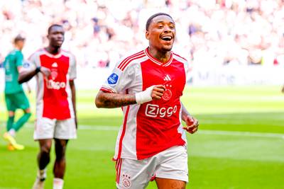 Ajax heeft plek vijf binnen dankzij briljante tien minuten hattrickheld Steven Bergwijn tegen Almere City