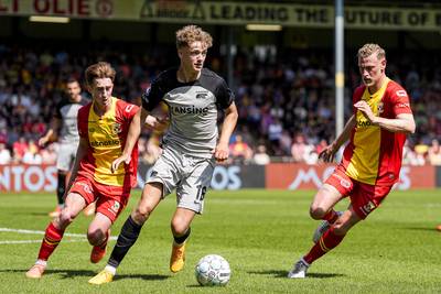 AZ houdt Champions League-droom in leven met eenvoudige zege op Go Ahead Eagles