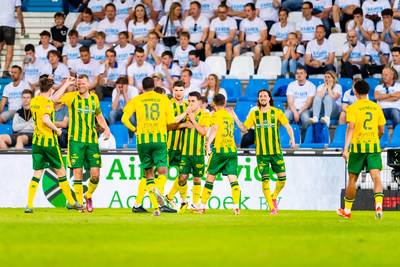 ADO verslaat De Graafschap in play-offs, duel lag lange tijd stil vanwege medische noodsituatie op tribune