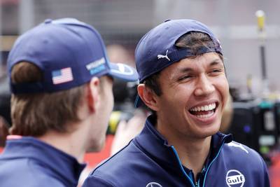 Alexander Albon zet ondanks ‘moeilijke’ start van het seizoen krabbel onder nieuw contract bij Williams