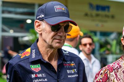 Ontwerper Adrian Newey ‘waarschijnlijk’ bij andere renstal aan de slag: ‘Vertrek bij Red Bull zwaar besluit’