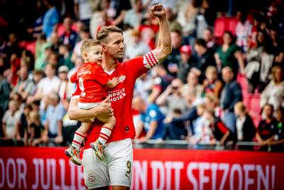 PSV-icoon Luuk de Jong vertelt dat hij nog een paar jaar door wil: ‘Als het lichaam me helpt’