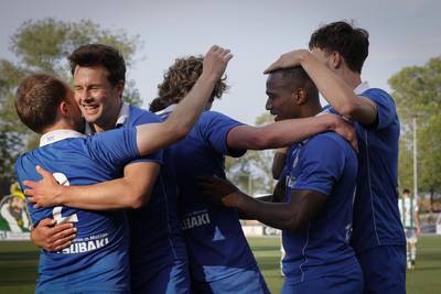 Barendrecht volgt voorbeeld van Volendam en kroont zich tot kampioen van derde divisie