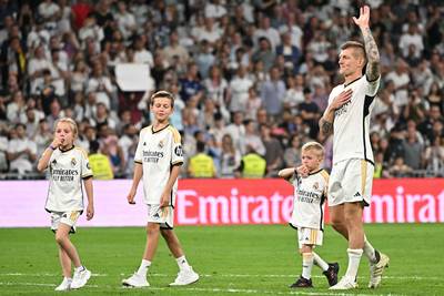 Toni Kroos in tranen na afscheid van fans Real Madrid: ‘Toen ik mijn kinderen zag huilen, brak ik ook’