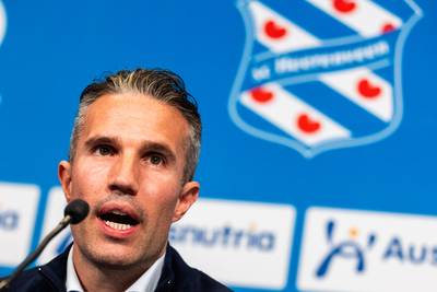 Robin van Persie weet waar hij in Heerenveen aan begint: ‘Als coach zit je niet meer in het luxebadje’