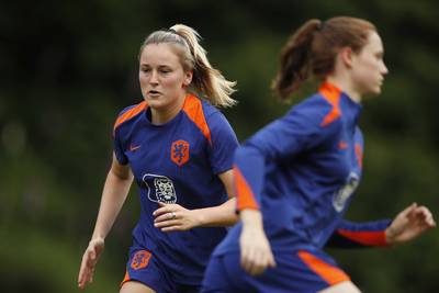 Wieke Kaptein mist training Oranje Leeuwinnen door examen: ‘Ze belde: coach ik heb een probleem’