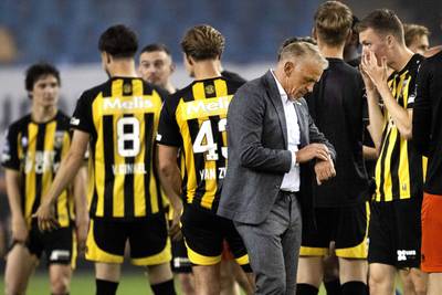 Vitesse krijgt opnieuw uitstel van KNVB, maar luidt wel noodklok: ‘We zitten ver in blessuretijd’