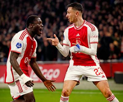 Ajax heeft Steven Berghuis eindelijk terug, ook Brian Brobbey en Jordan Henderson weer inzetbaar